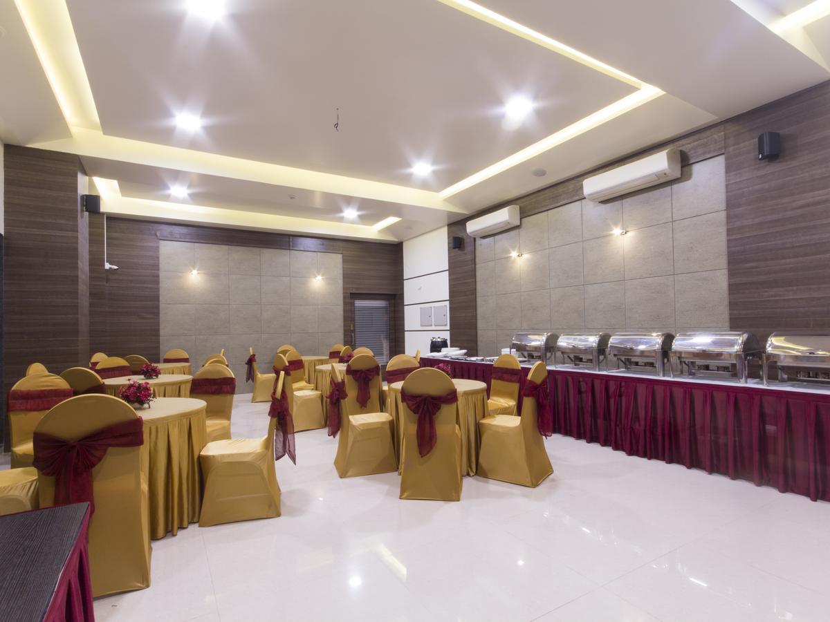 Oyo 1052 Hotel Rudra Shelter International Vasai Exterior foto